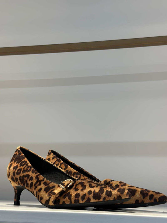 נעל עקב מנומר בעיצוב חדשני ואופנתי