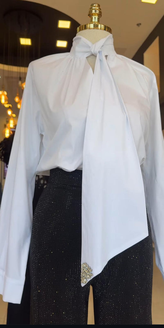 חולצה מחויטת