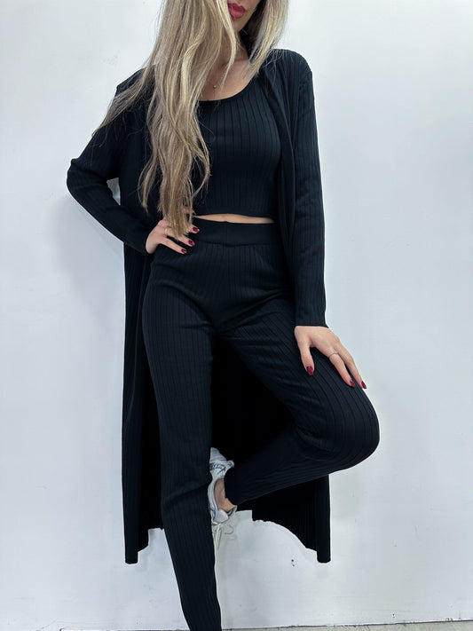 חליפה גם עליונית