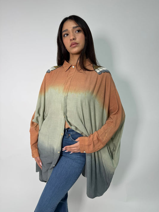 מכופתרת צבעים