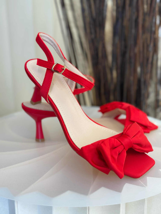 סנדל עקב פפיון נשי אלגנטי בעיצוב קלאסי