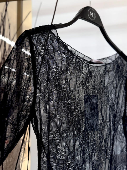 חולצת תחרה צמודה