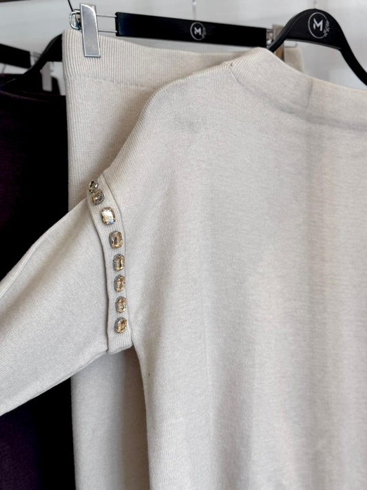 חליפת סריג עם אבנים