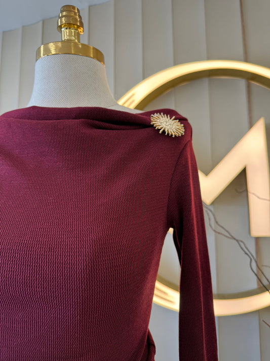 חולצה אי סימטרית עם אבזם