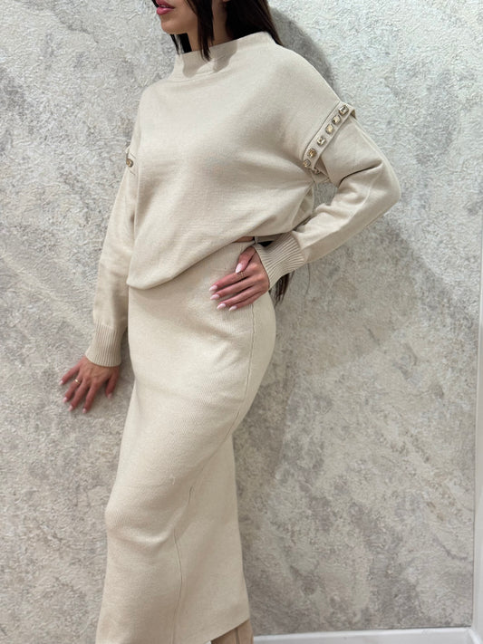 חליפת סריג עם אבנים