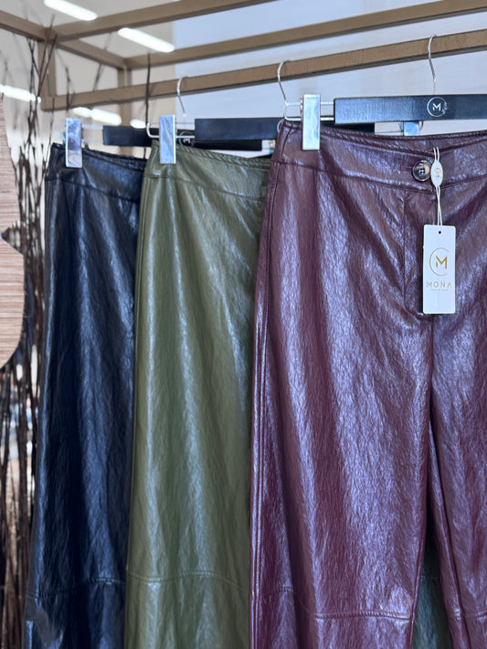 מכנס דמוי עור גזרה מתרחבת