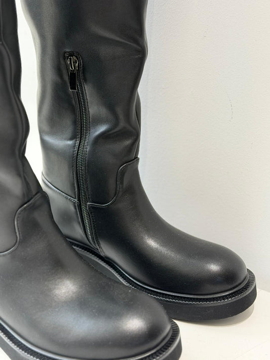 מגף עור ארוך