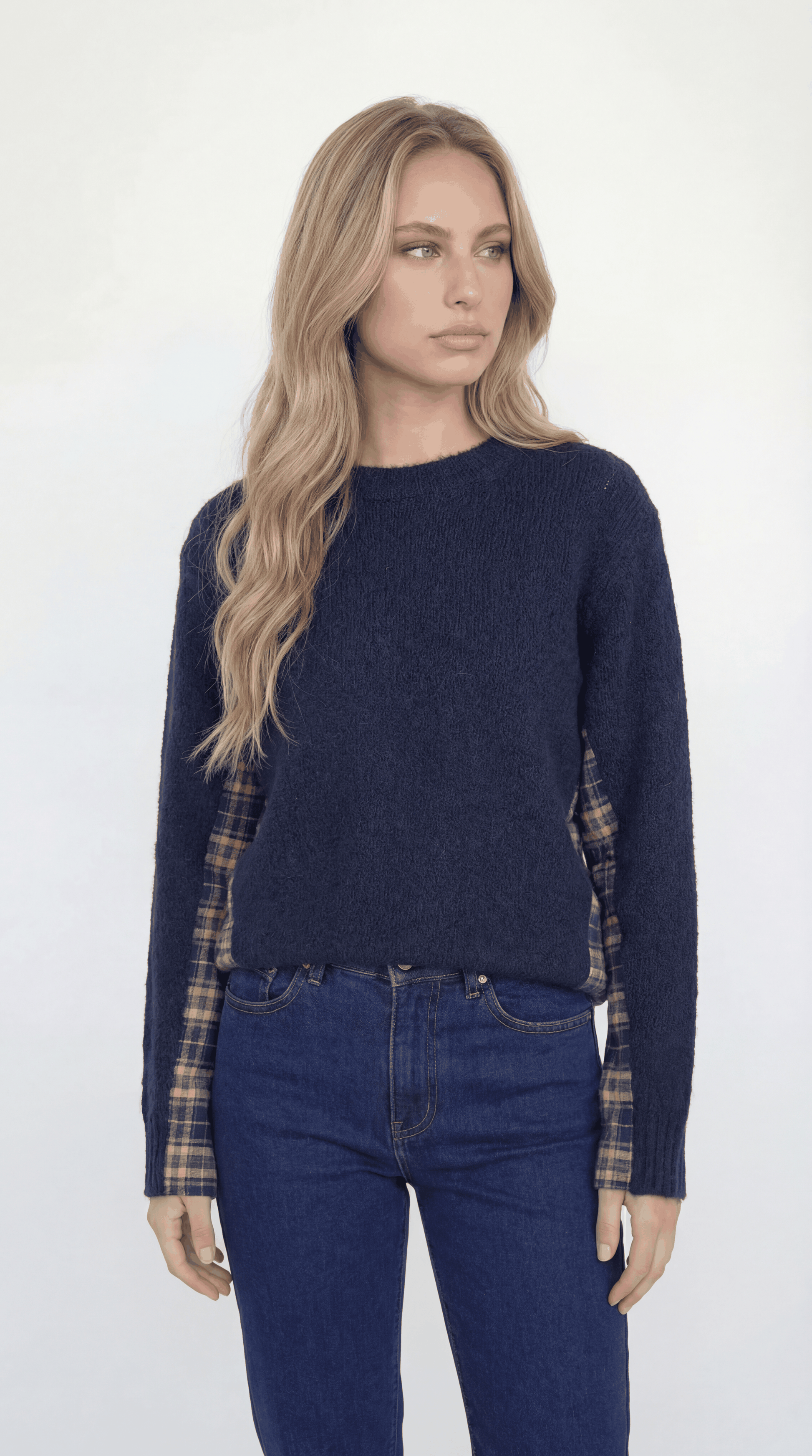 חולצת סריג משולבת משבצות לנשים בעיצוב אופנתי וקליל