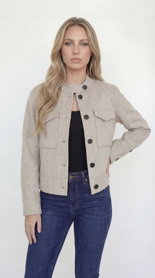 גקט גזרה ישרה עם כיסים וכפתורים שחורים