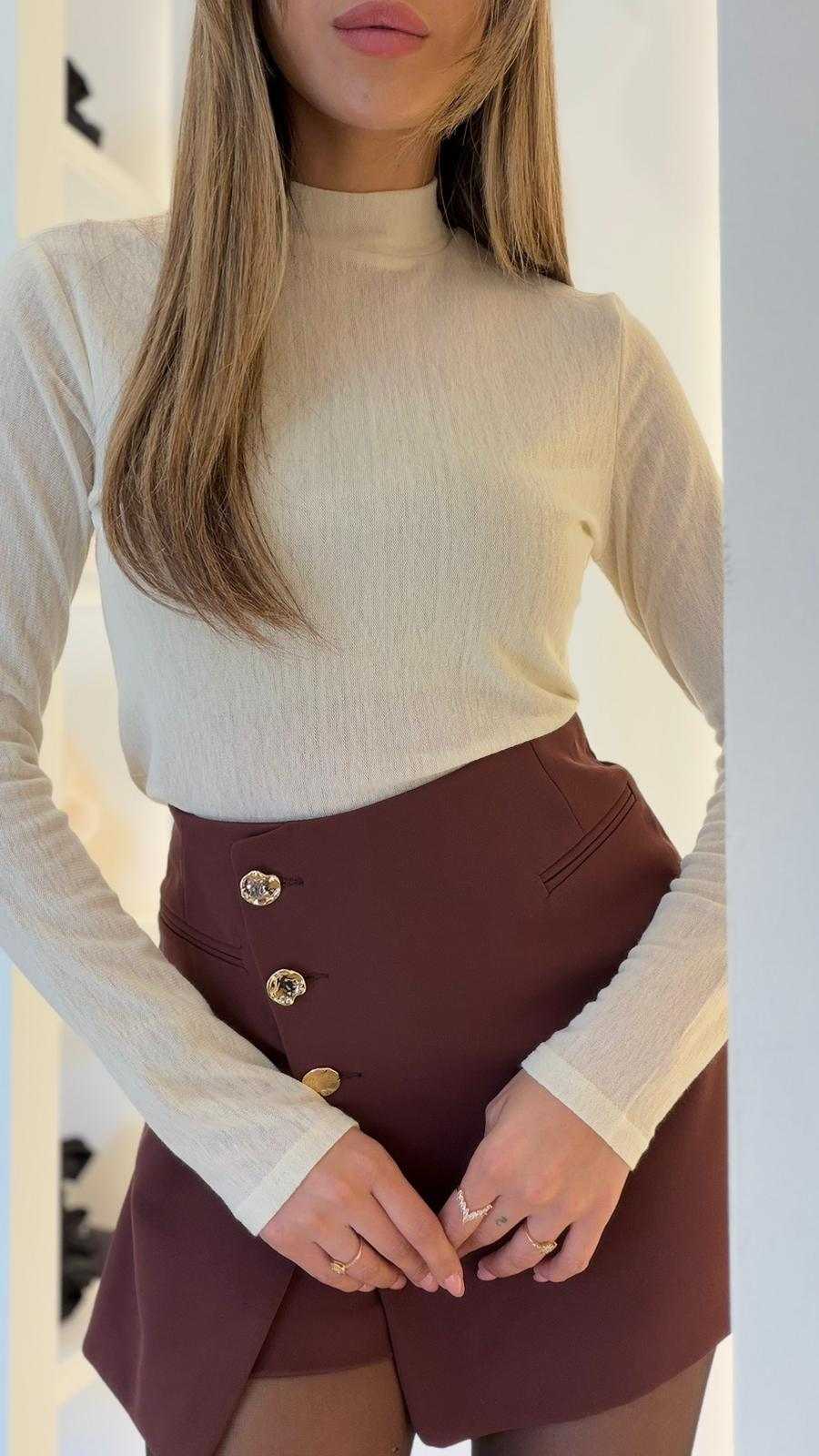 Women’s white long-sleeve mock neck fitted top