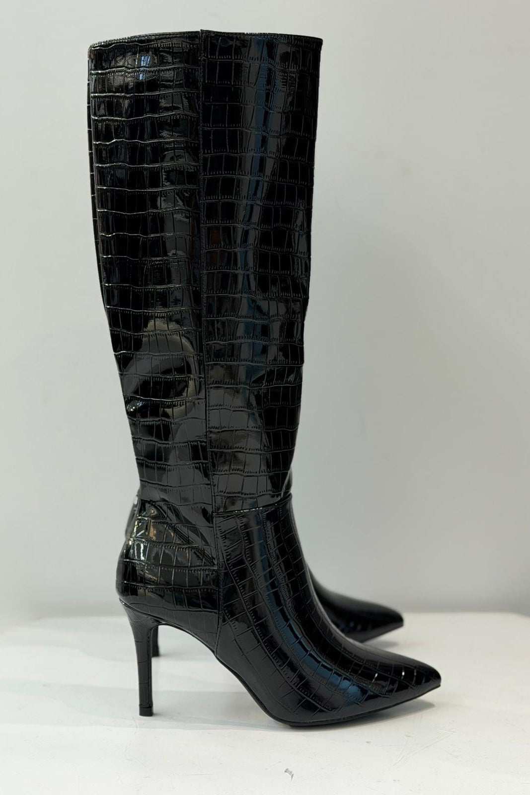 Black croc-effect knee-high heeled boots for women with pointed toe and slim high heel