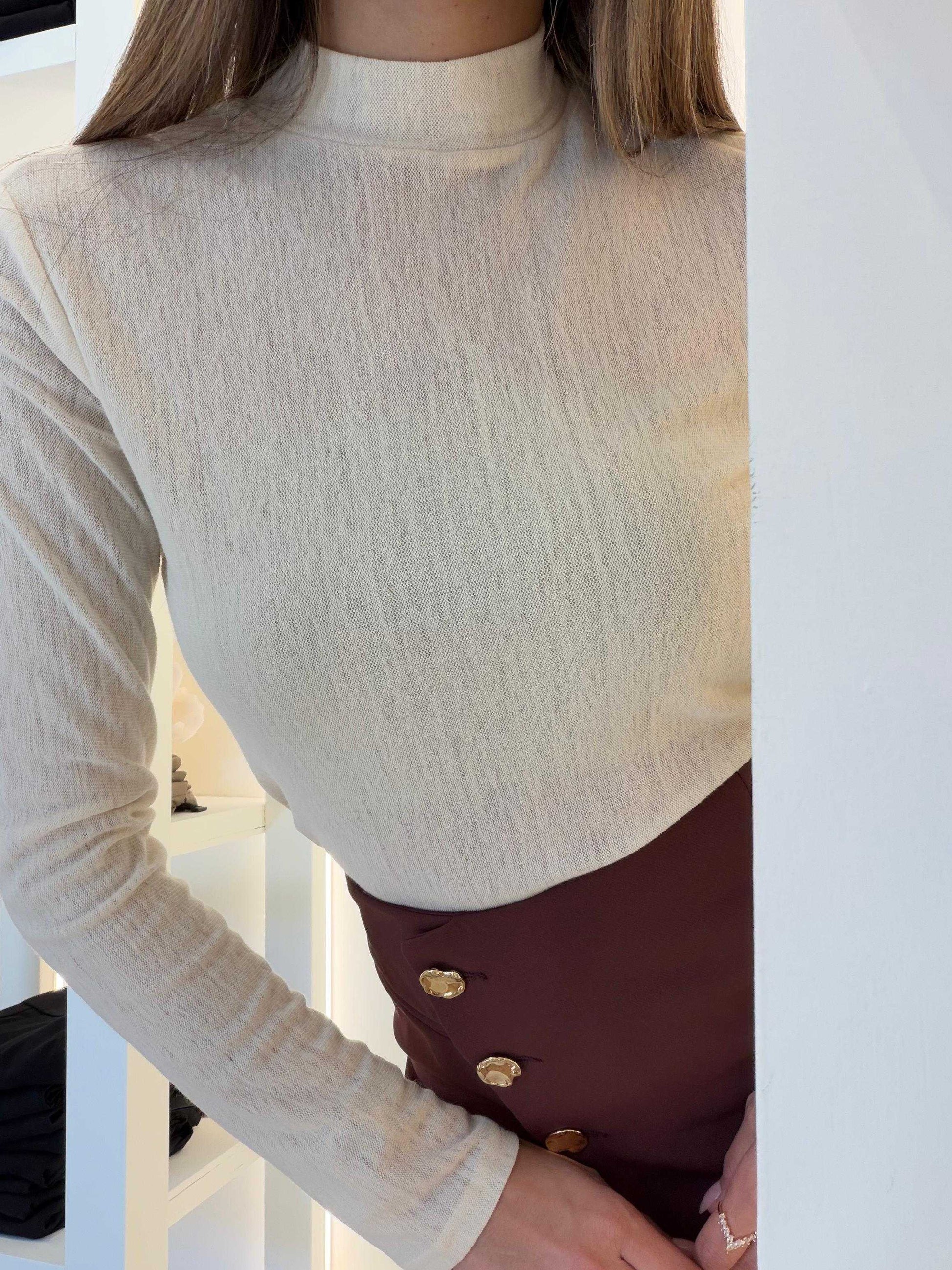 Women’s white long-sleeve mock neck fitted top